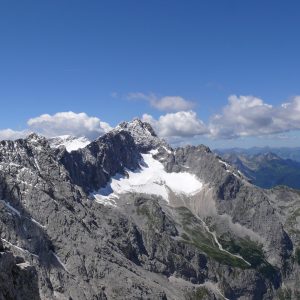 Zugspitze von der Alpspitze aus gesehen. Links der Jubiläumsgrat